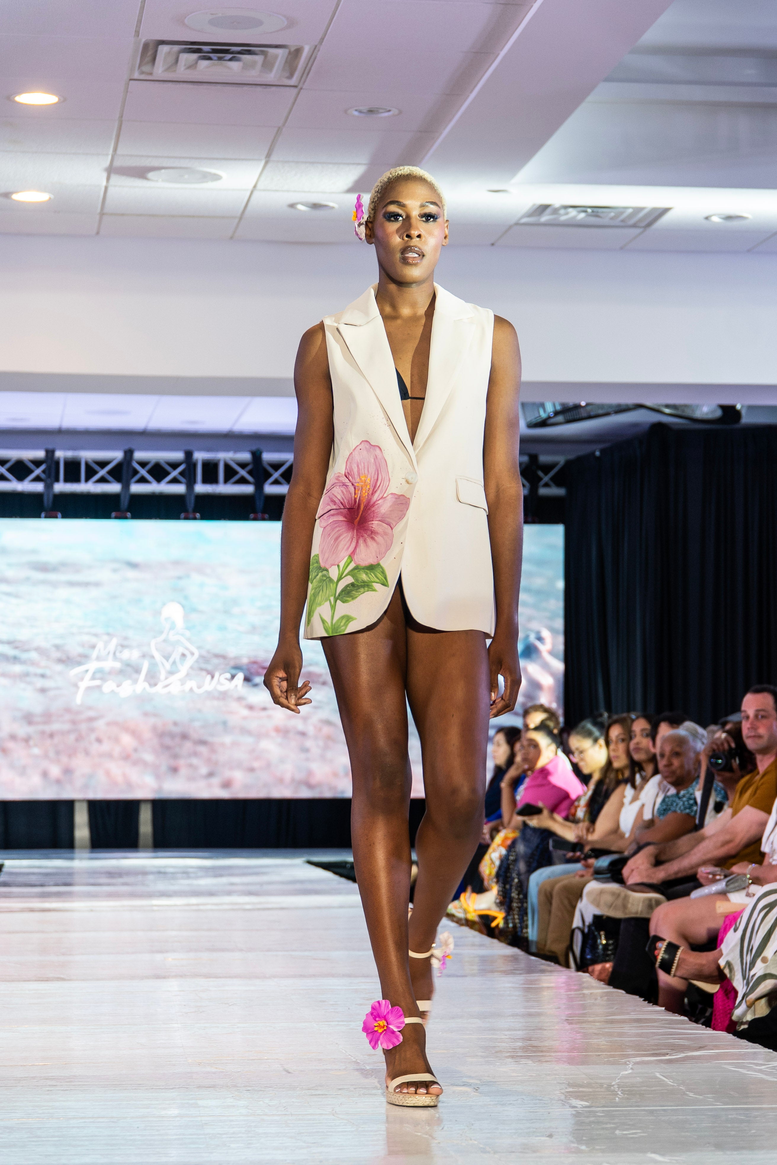 VEST Flor de Hibiscus – Edición Pintada a Mano