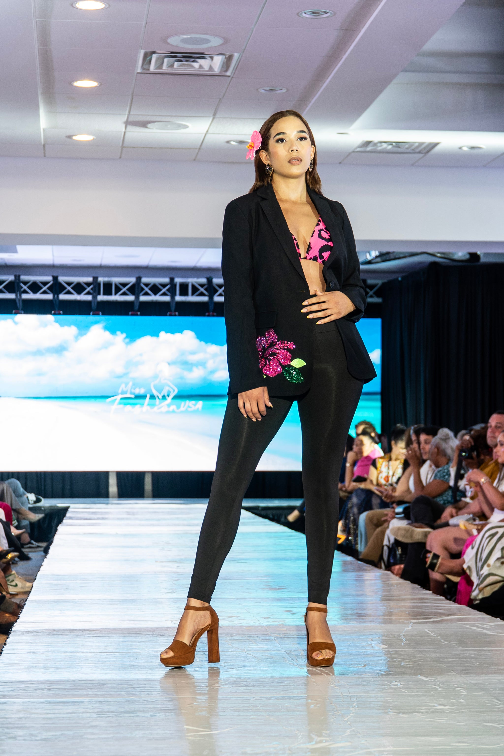 Blazer “Hibiscus Shine” – Tropical Glam