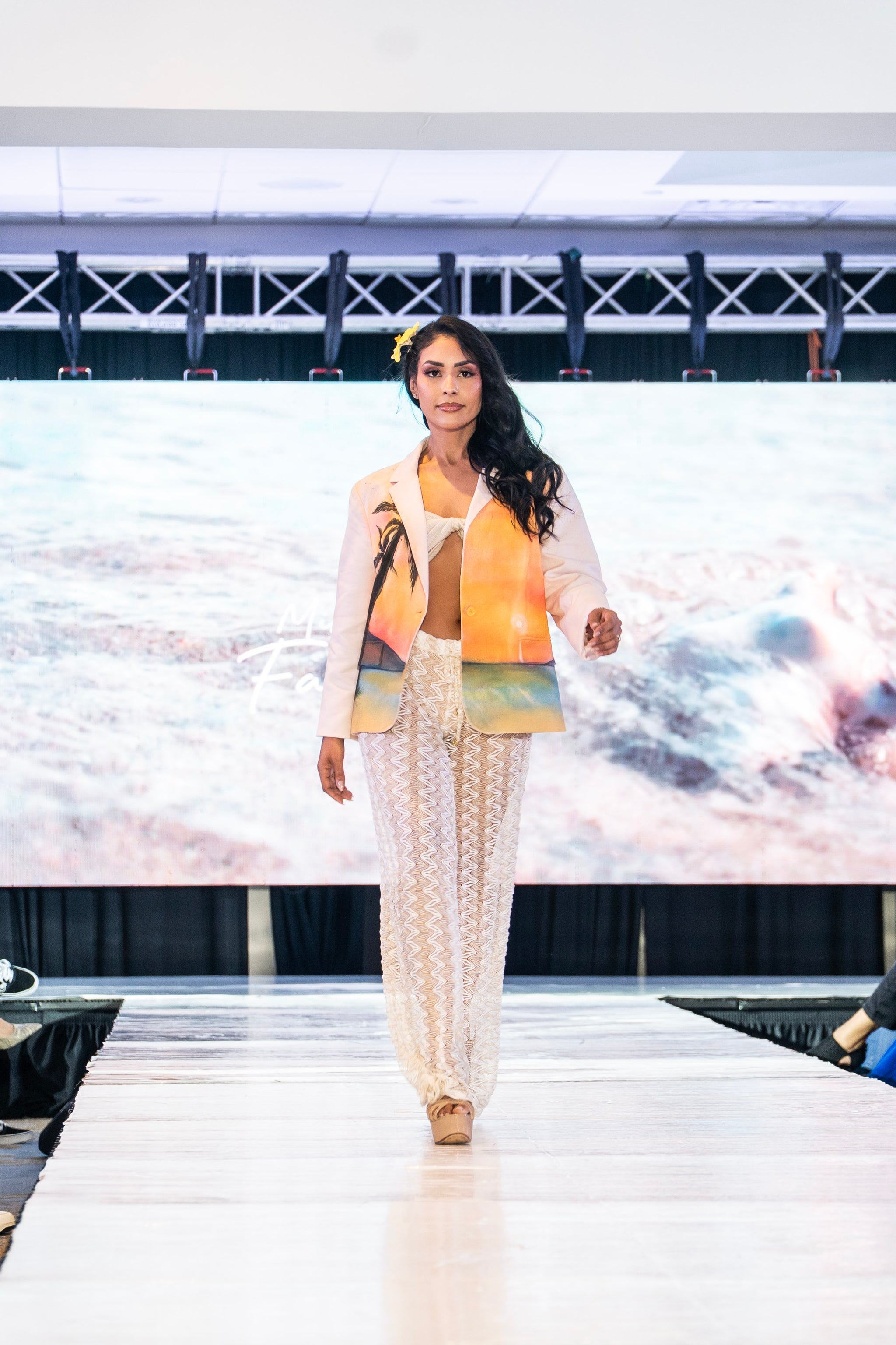 Blazer “Sunset Palm” – Colección Tropical Glam