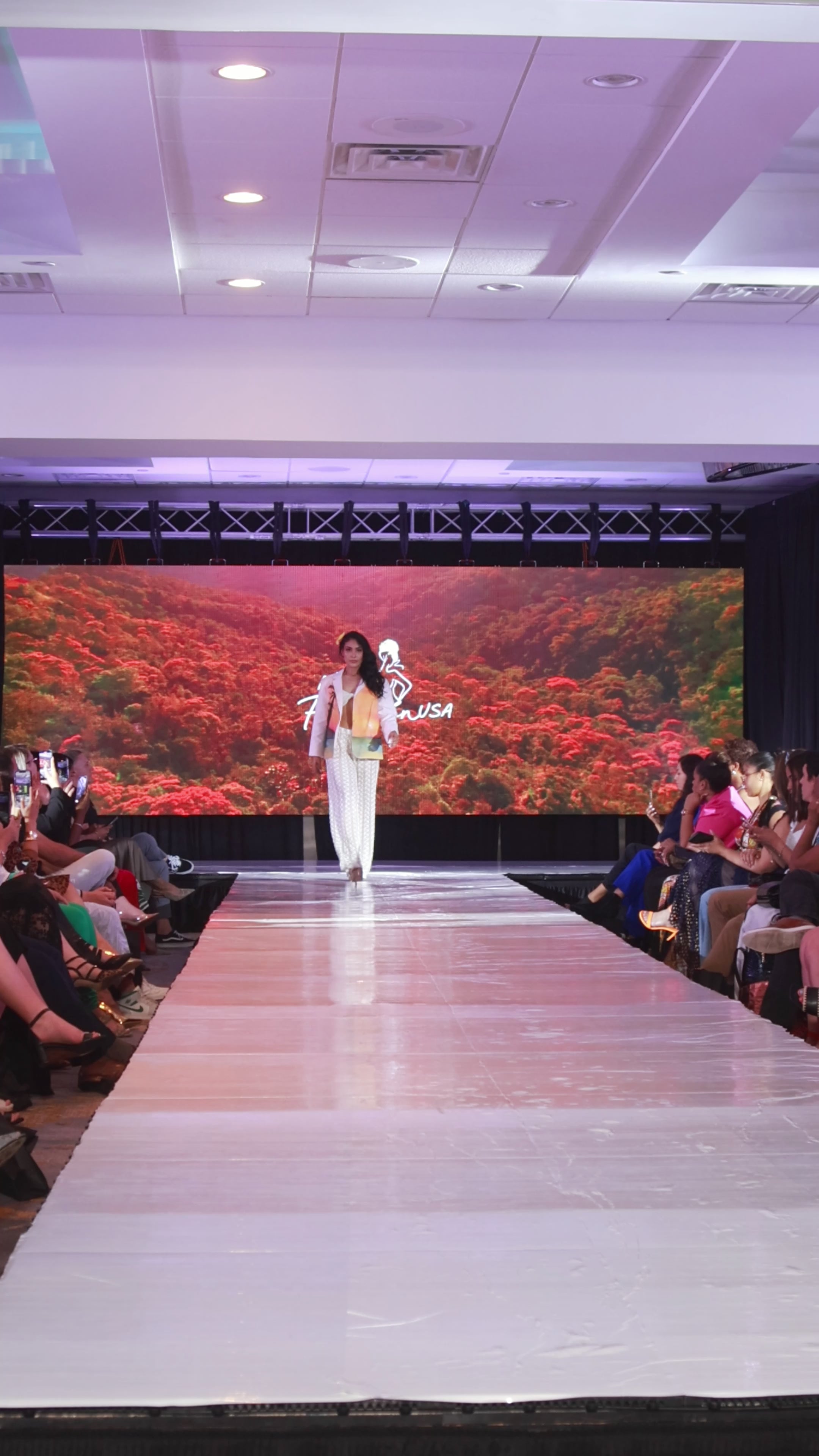 Blazer “Sunset Palm” – Colección Tropical Glam